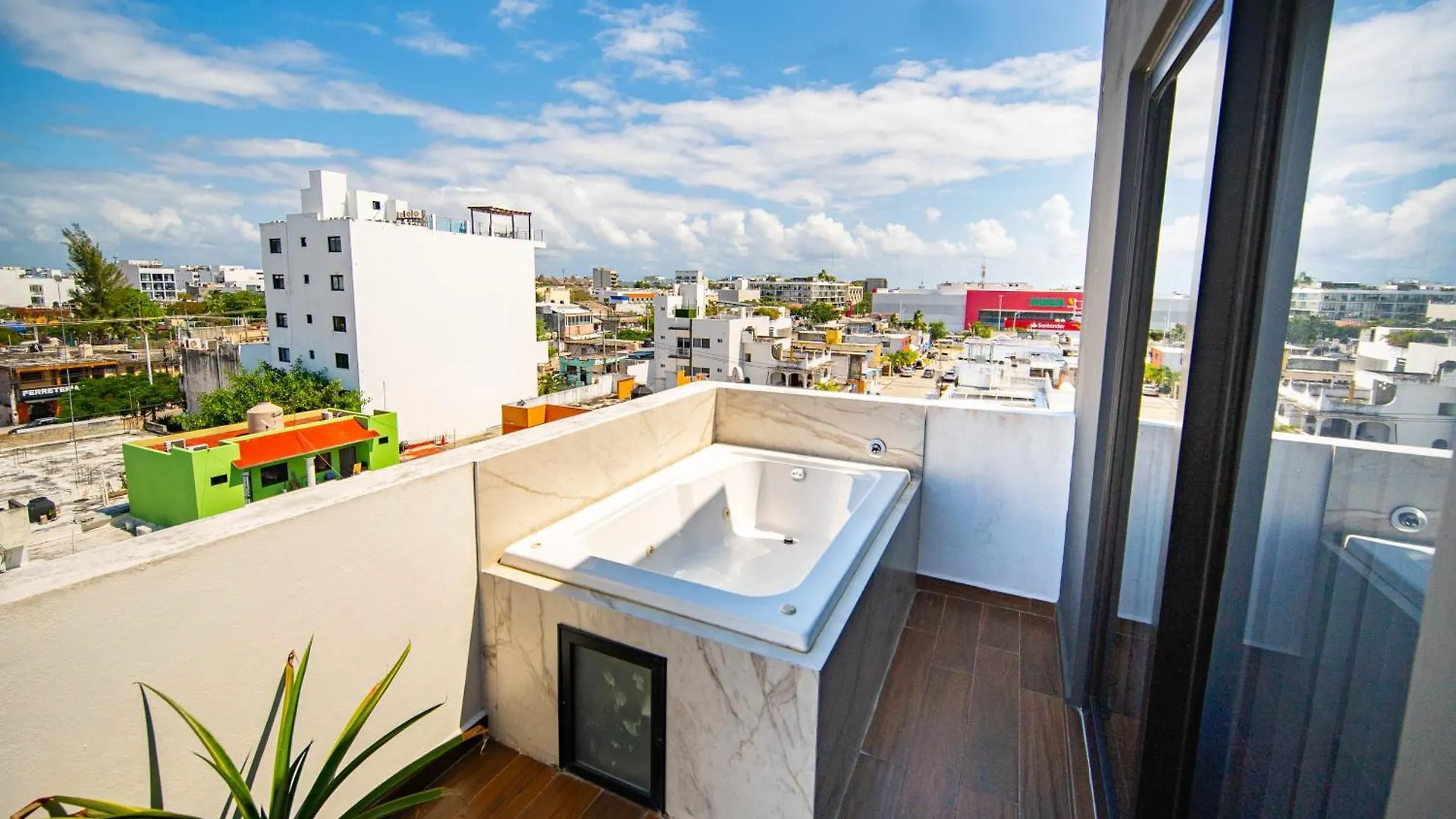 501Ph - Spacious Apartment In The Center, Only 10 Minutes Walking Distance To The Beaches Playa del Carmen