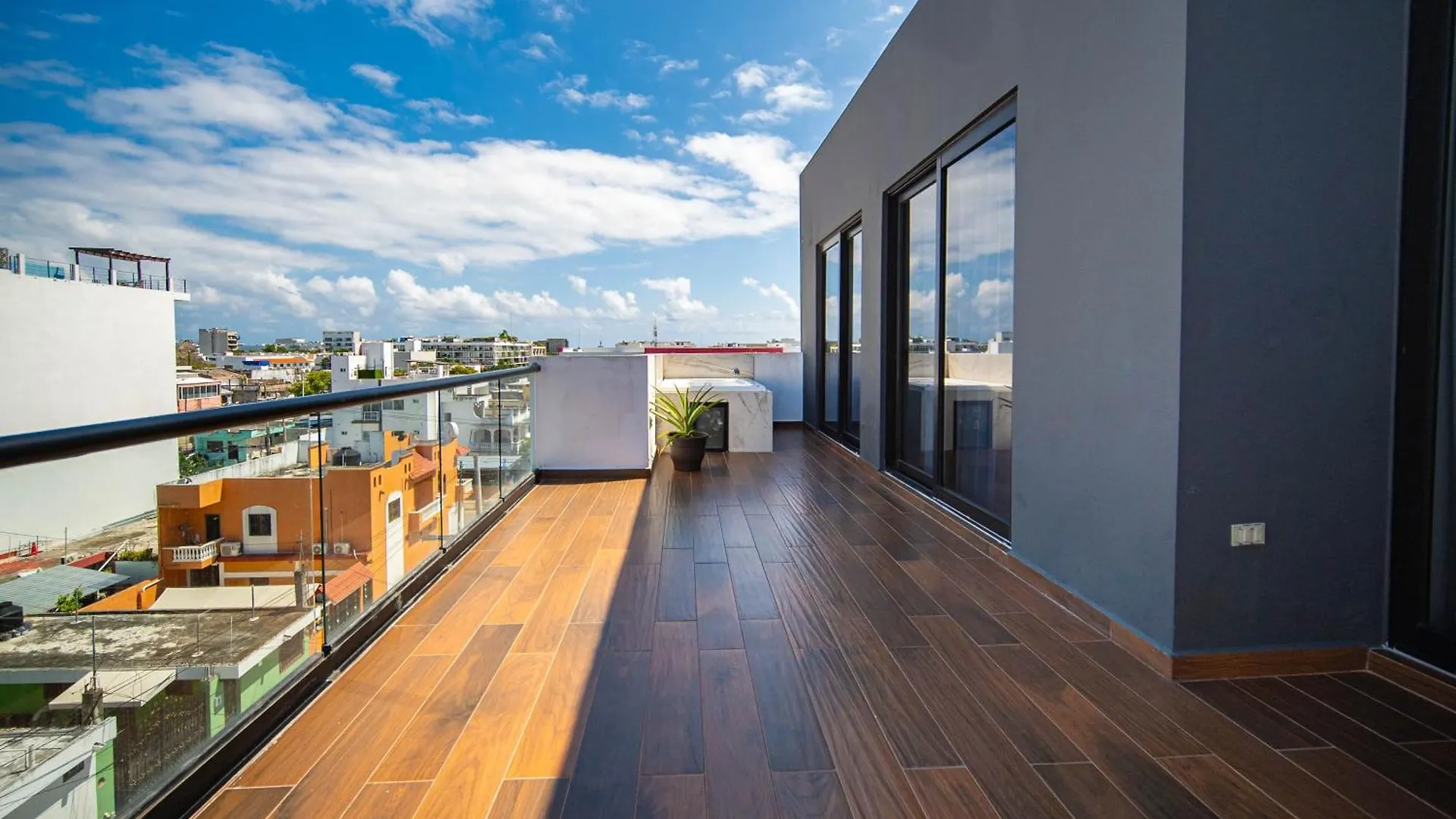 501Ph - Spacious Apartment In The Center, Only 10 Minutes Walking Distance To The Beaches Playa del Carmen
